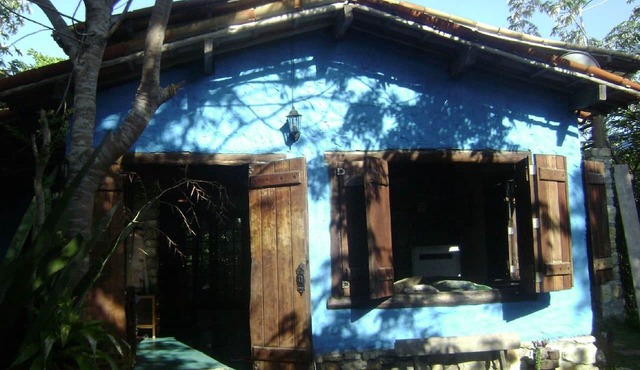 charming and cozy beach house with a large green area near the outside Taipu in marau