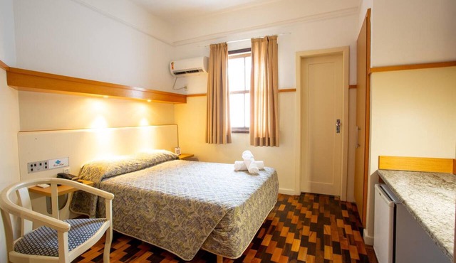 Charming Queen Room in Florianopolis | 0.4mi to Historic Square in Florianópolis