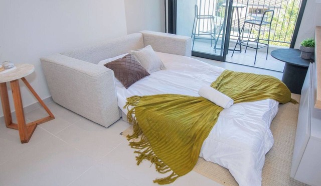 Chic Haven in Top Zone with Pool, Gym & CoWorking in Asunción