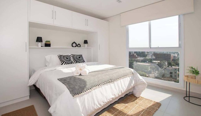 Cityscape Views - New 2BR Retreat in Asunción