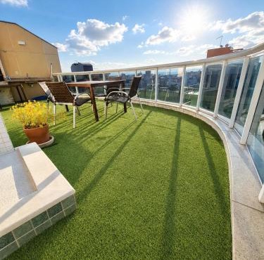 Cobertura Duplex na Quadra da Praia do Forte com Piscina Privativa e 2 Vagas