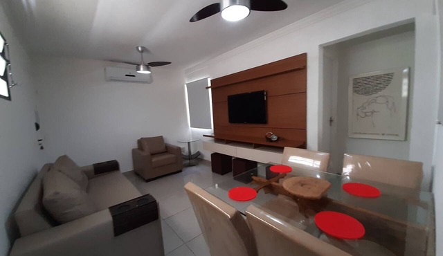 Comfortable accommodation next to Sesc (700m from the beach) | Air conditioning and pet friendly. in Jardim Rafael Bertioga