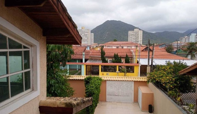 Comfortable house in a central area, just a few meters from the sea.