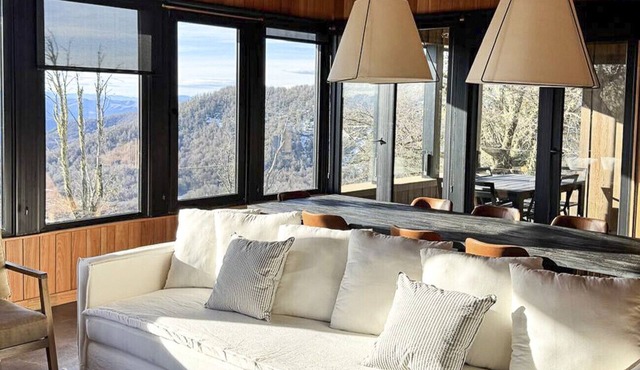 Confort and design: Ski in/out home with stunning views