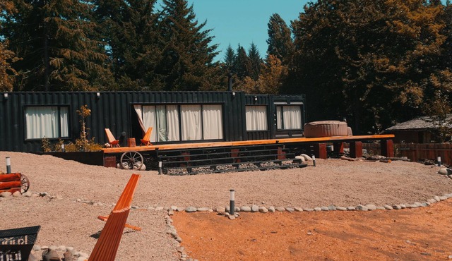 Container cabin in the middle of the forest! Close to most tourist attractions!