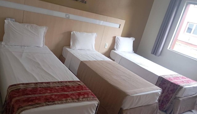Convenient Room Near Local Landmarks | Outdoor Pool & Lake Access + Free Parking in Pará