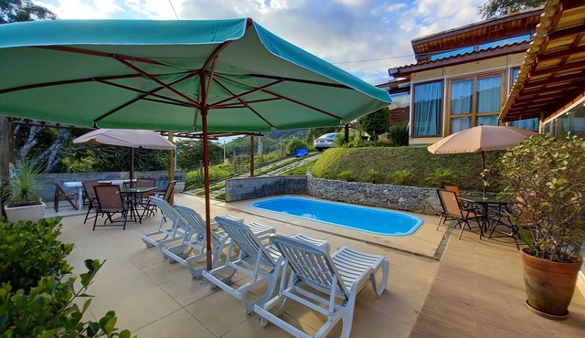 Country house with a pool and an outbuilding. in Petropolis