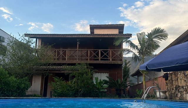 Cozy and comfortable house in the Morada da Praia condominium, with security and leisure facilities. in Bertioga
