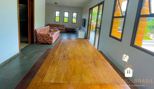 Cozy Apartment160m² at 600 meters from Praia da Enseada with TV in Guarujá