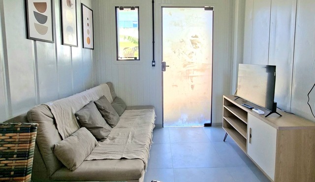 Cozy Container on Campeche Beach! 2km from the beach and 8km from the airport in Florianópolis