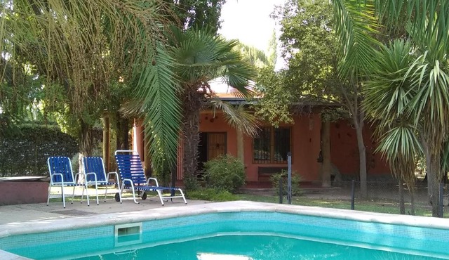 De Barro y Caña - Casa quinta con gran parque y piscina en zona privilegiada