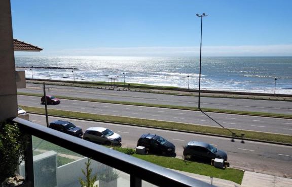 Depto premium frente al mar, cochera y piscina!