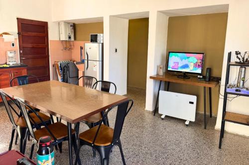 Descansá en Cosquín casa con patio y asador