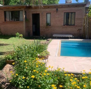 Detached house with pool and garage