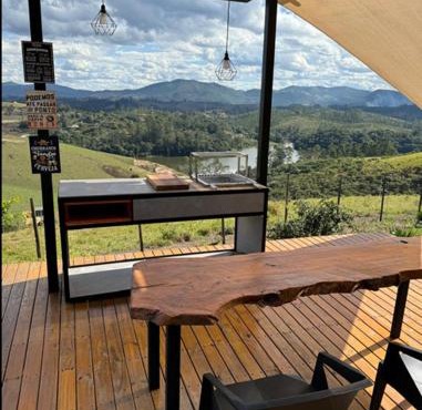Domo com vista do Lago e Montanhas