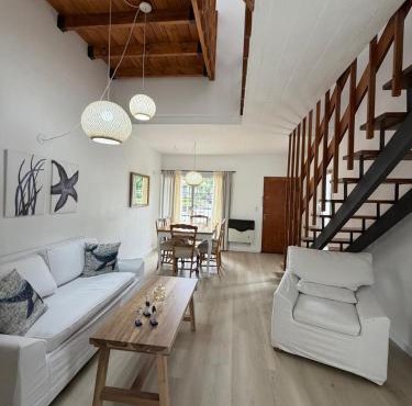 Duplex moderno reciclado a metros del mar