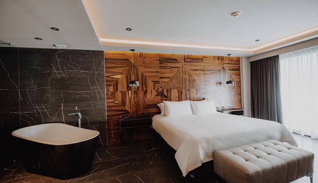 Elegant Room Designed for Serenity Near Sarmiento Park – Free Breakfast
