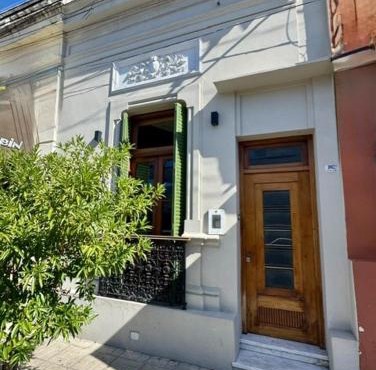 Encantadora Casa Grande & Luminosa en el Centro de la Ciudad