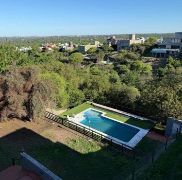 Espectacular Casa en Barrio Privado con pileta gran parque y vista panorámica