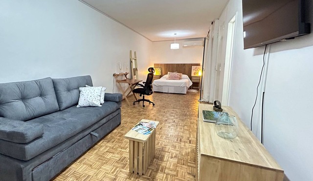 Estudio con Encanto: Patio Luminoso