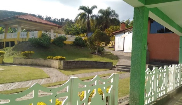 Exclusive property with lake, swimming pool, party hall and barbecue area. (With Wi-Fi)