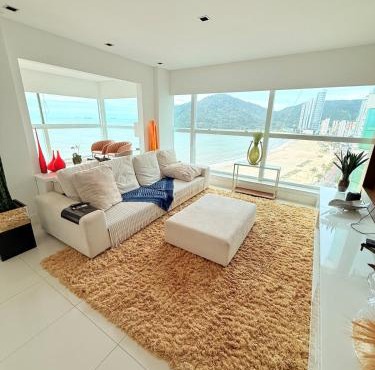 Exclusivo Frente Mar na Barra Sul Av. Atlântica