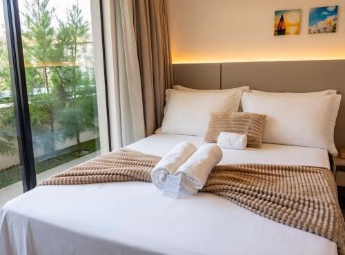 Flat Boutique novo com piscina e perto da praia