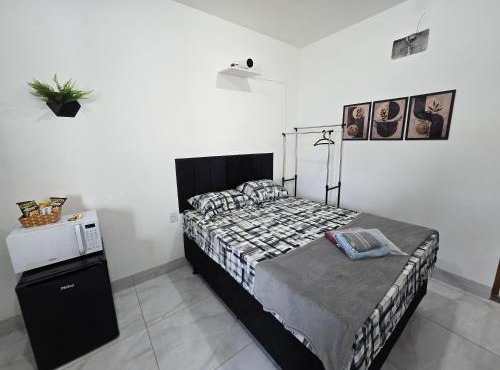 Flat completo 2 minutos da feira domingo e quarta in Aparecida de Goiânia