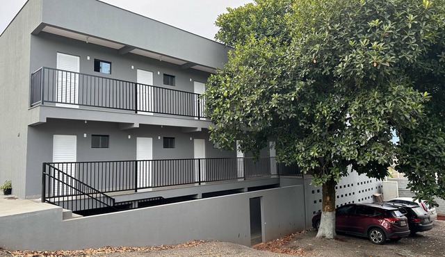 Flat novissimo completo com estacionamento Próximo da UEL/PUC