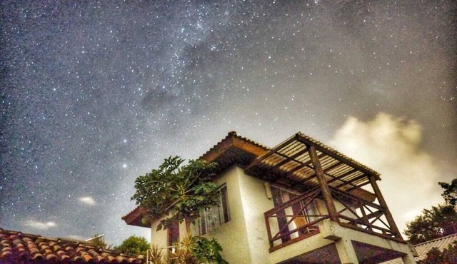 Fully furnished, well-lit studio apartment near the beach in Meio da Joaquina.