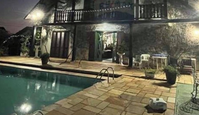 Furnished chalet with pool and fireplace in the center of Serra Negra.