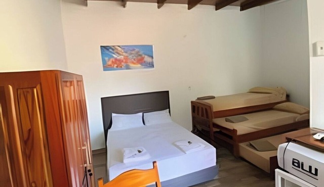 Habitación 5 Pax - Con piscina y garage.