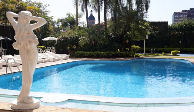 Heart of Asunción Family Stay | Enjoy the Pool & Gym | Minutes from Plaza in Asunción