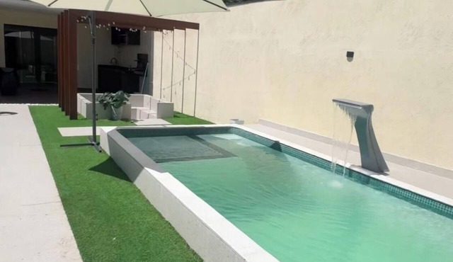 Heated pool, bathtub with TV, fire pit, pool table, JBL party system, and more. in Angra dos Reis