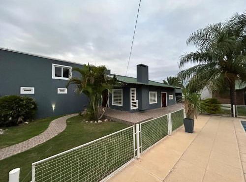 Hermosa Casa con Quincho y pileta