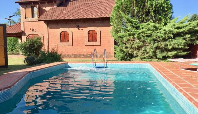 Hermoso Chalet con Pileta y Parque en Carlos Paz