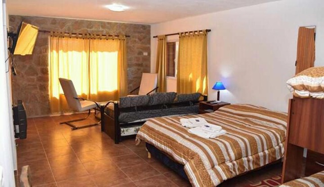 Hostal "El Tomolasta"
