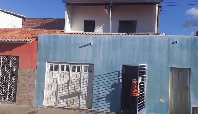 House facing a garden called: Praça das Formigas (Ants' Square) with a first floor.