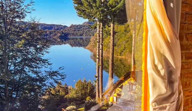 House in Bariloche: stunning views of the lake and mountains