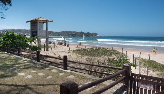 HOUSE INSIDE A Gated CONDOMINIUM ON THE BEACHFRONT. NO SEA VIEW in Armação dos Búzios