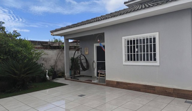 House near the beach in Itaipuaçu, with swimming pool, barbecue and a beautiful lawn.