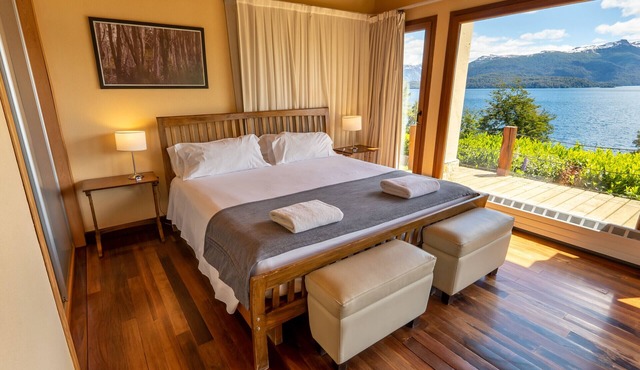 House next to Lake Nahuel Huapi: with stunning panoramic views & Outdoor Jacuzzi