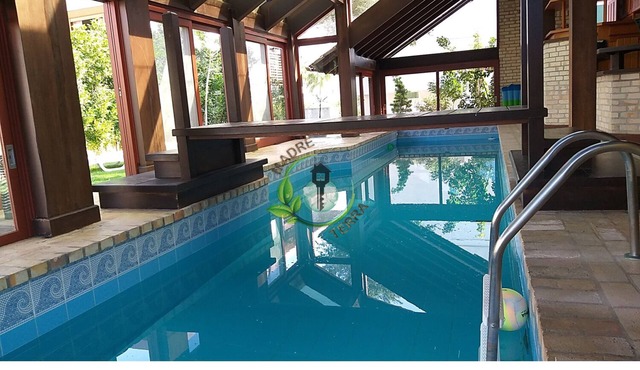 House with a heated pool, 50 meters from the ocean. in Florianópolis