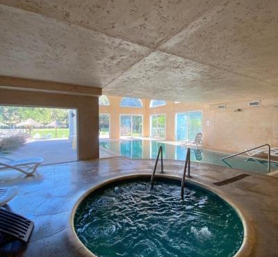 Howard Johnson Pilar Resort Spa & Convention Center