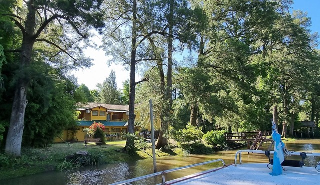 In front of the river, in Delta de Tigre, ideal for groups of 10 to 20 people.
