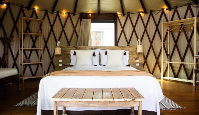 Island Vibe Nomads - Adventure Hostels