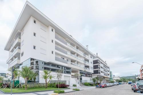 Junto à praia de Jurere, dois quartos com suite!