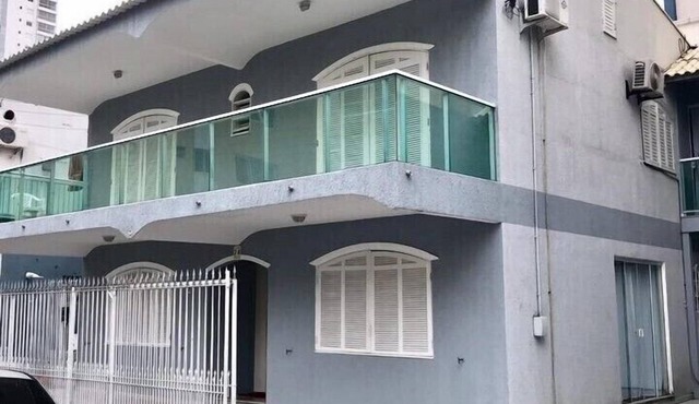 LEFT HOUSE 17/or 21 PEOPLE/CENTER/SWIMMING POOL/BILLIARDS
