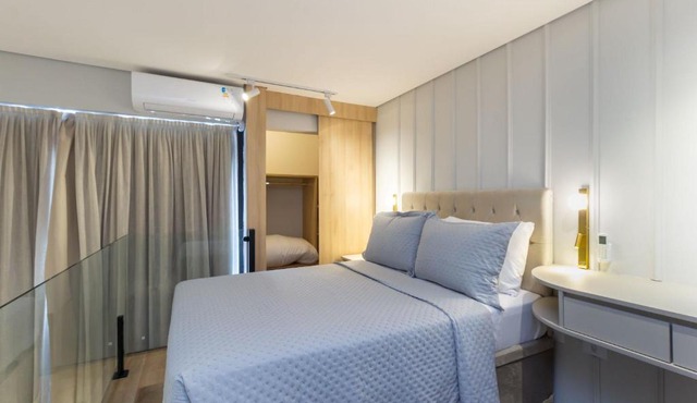 Lf6- Apartamento com mezanino e varanda Próximo do Expo Center, Aeroporto e Metro