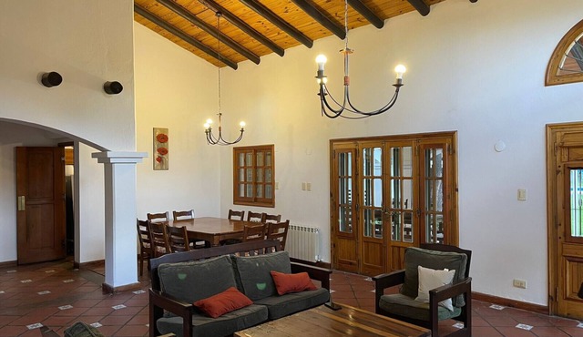 Lindísima casa con jardín y pileta en Chacras